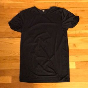 Uniqlo dark blue crew neck airism